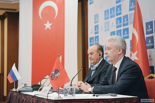 Сергей Собянин на официальной встрече в Турции