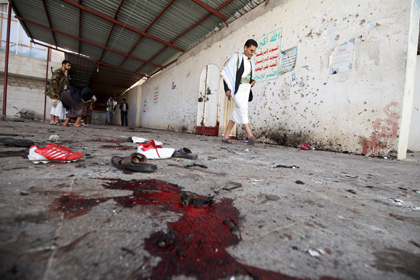 В результате взрыва в мечети погибло более 20 человек