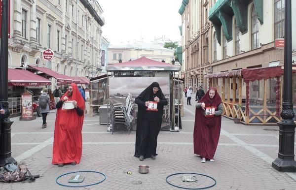 Питерские мужчины одели хиджабы