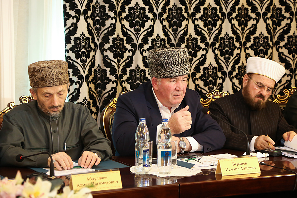 Российские муфтии за одним столом с генсеком ВСМУ Али аль-Карадаги
