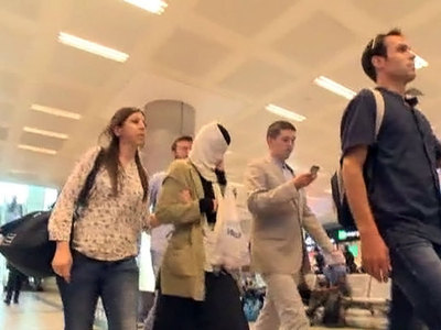 Варя Караулова в аэропорту Стамбула