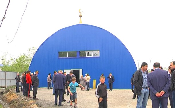 Власти Сахалина выделили мусульманам ангар для намазов