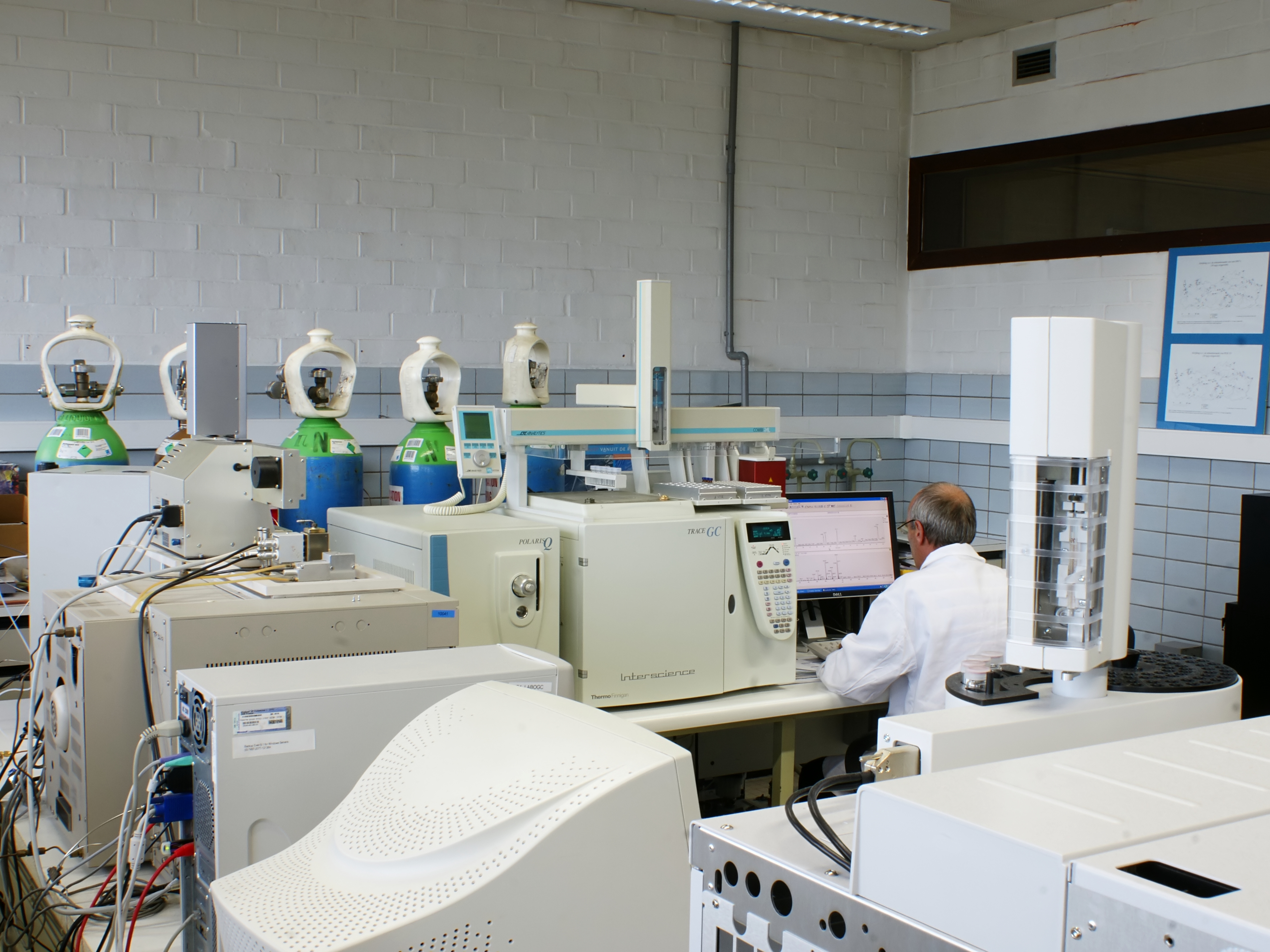 душанбе лаборатория медиа. институт атомной энергии им курчатова ссср. гп центральная лаборатория бишкек. лаборатория контроля качества лекарственных средств. двумя лабораториями.