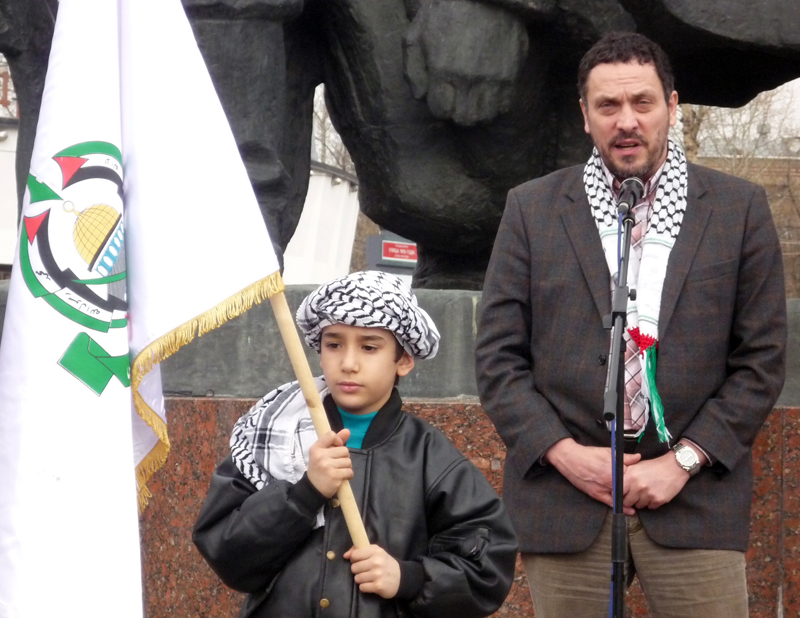 Максим Шевченко на акции в поддержку Палестины (Фото: архив IslamNews)