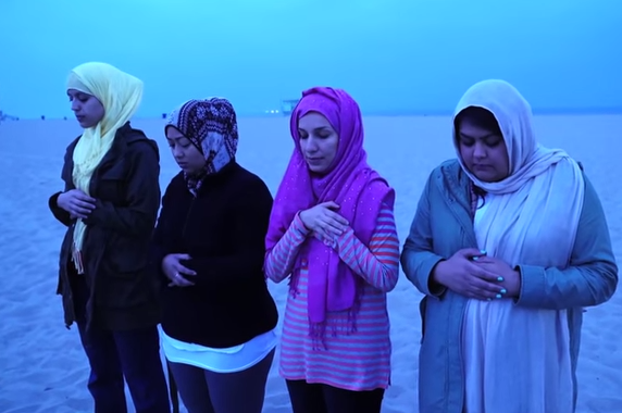 Кадр видеозаписи коллективной молитвы