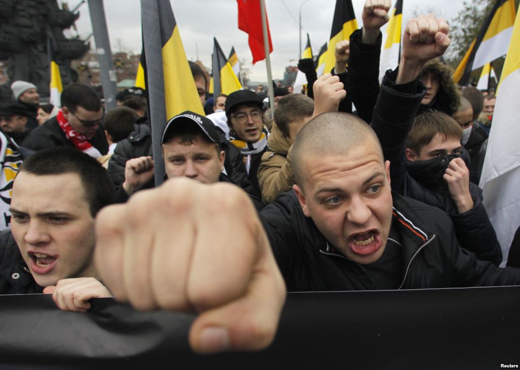 Участники националистического марша в Москве