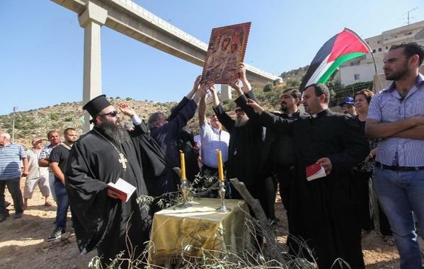 Участники манифестации: «Мы молимся, чтобы люди наконец увидели мучения палестинского народа».