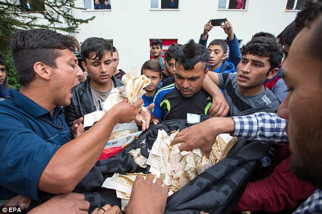 Беженцы потрясены содеянным со священной книгой