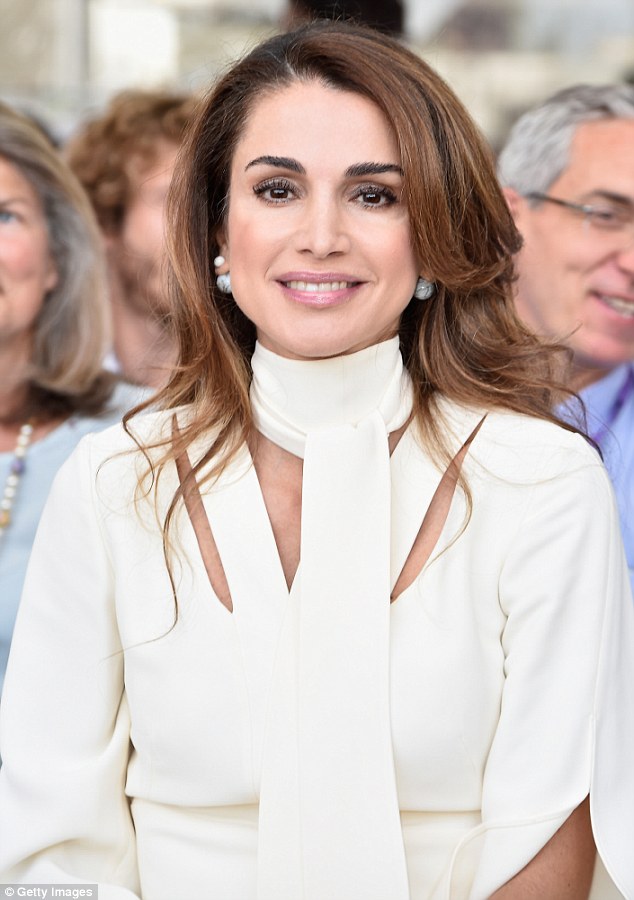 Королева Иордании на бизнес-форуме во Франции