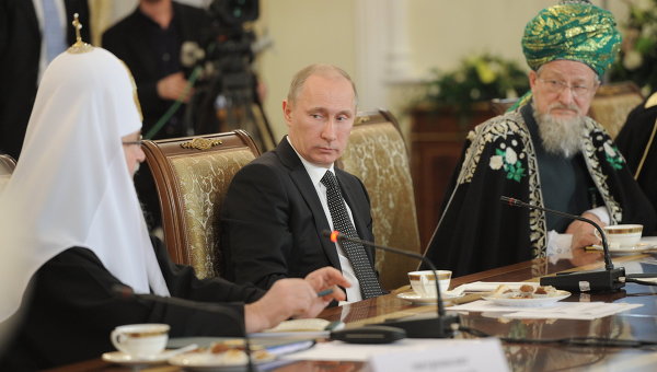 Президент Путин с представителями двух государствообразующих конфессий России