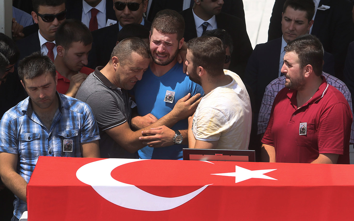Похороны полицейских, погибших при атаке боевиков РПК