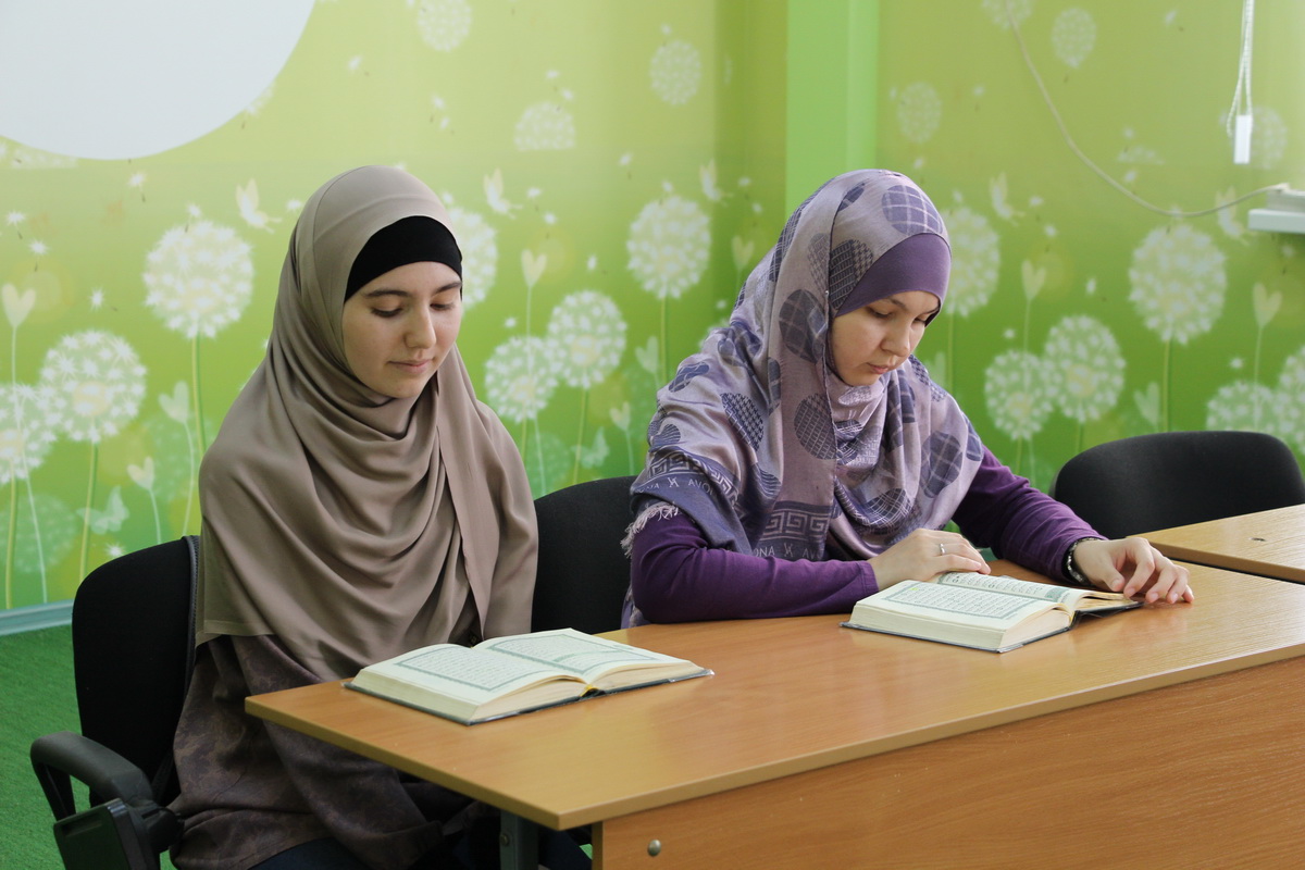 Несмотря на свой молодой возраст, девушки блестяще справились с заучиванием Корана