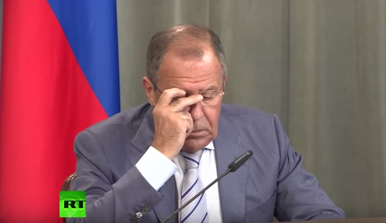 Лавров выглядел раздраженным на пресс-конференции. Кадр: RT
