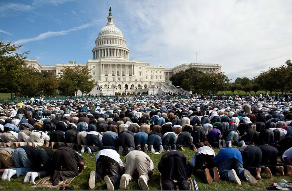 Мусульмане перед Капитолием