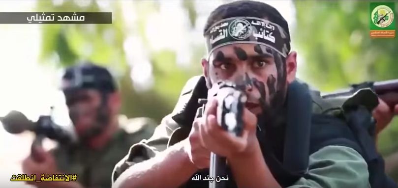 Кадр из видео с бойцами боевого крыла движения ХАМАС