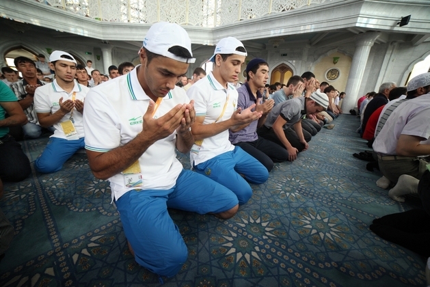 Мусульмане во время молитвы