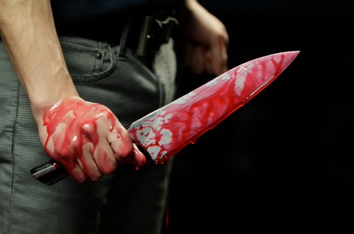 Учитель признался, что  собственноручно нанес себе раны канцелярским ножом