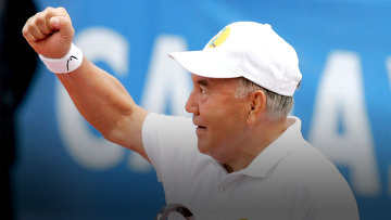 Президент Казахстана во время теннисного матча