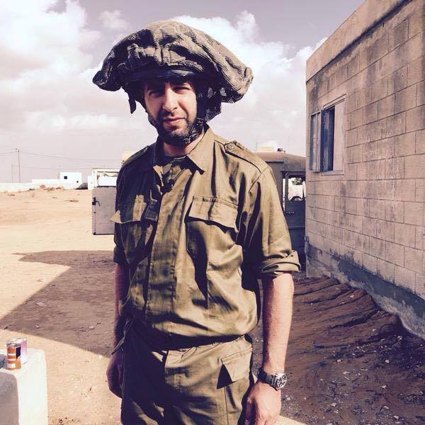 Телеведущий Иван Ургант в израильской военной форме