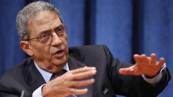 Arab League Secretary-General Amr Moussa gestures as he speaks during a news conference at United Nations headquarters in New York September 24, 2010.  REUTERS/Chip East (UNITED STATES - Tags: POLITICS)