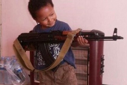 ИГИЛ использует четырехлетнего мальчика в своих целях