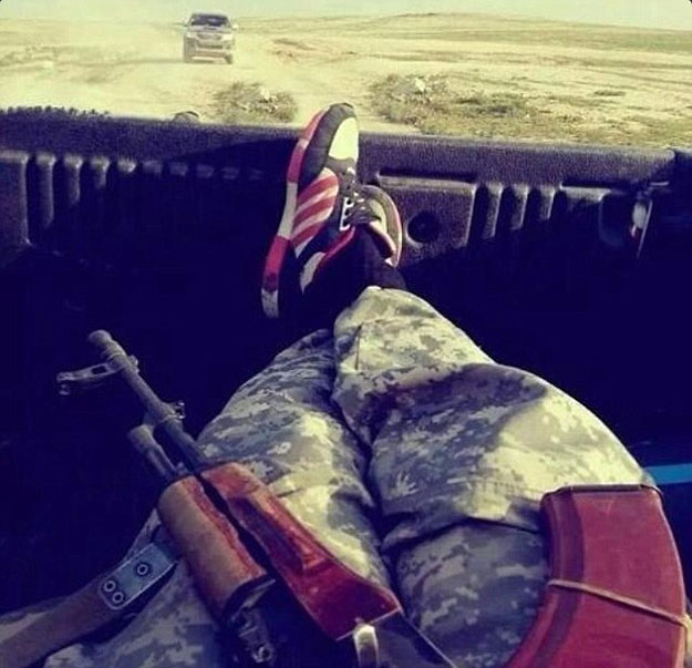 Тем временем, среди боевиков ИГИЛ обувь Nike пользуется большим спросом