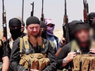 Умар Аш-Шишани с другими боевиками ИГИЛ