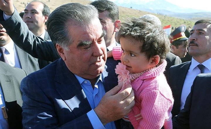 Президент Таджикистана первым отказался от славянской приставки