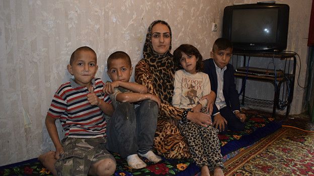 Дилбар Гурговой, матери пятерых детей, нечем кормить свою семью. Женщину отказываются брать на работу