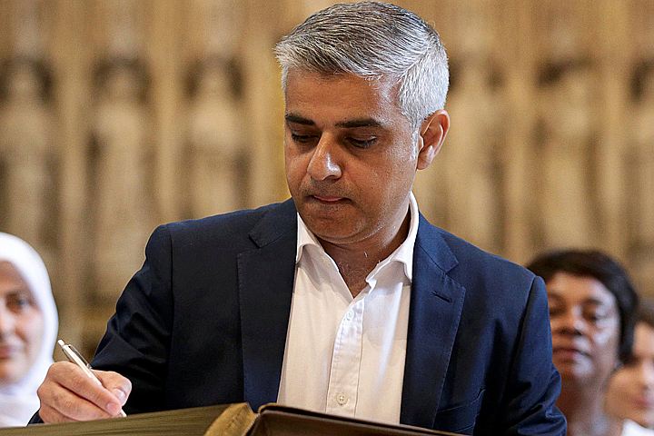 Мэр Лондона: «Я, как мусульманин, молюсь, не употребляю спиртное, соблюдаю пост в Рамадан, ем халяльную пищу»