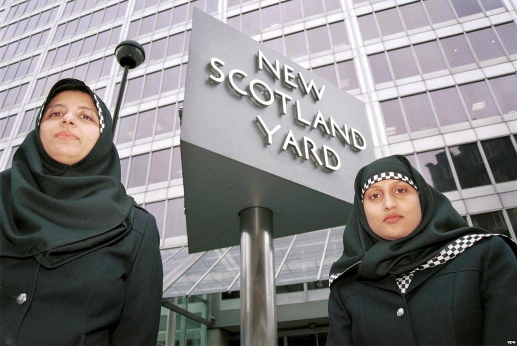 В Великобритании хиджаб стал элементом полицейской формы