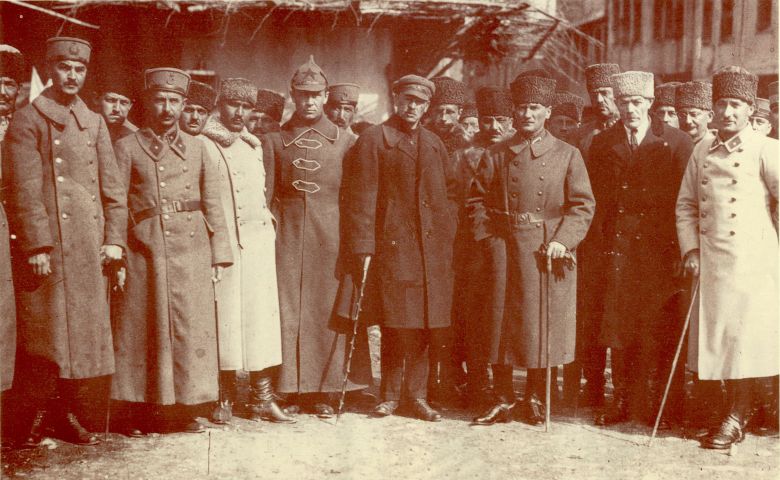 Ататюрк с советской делегацией