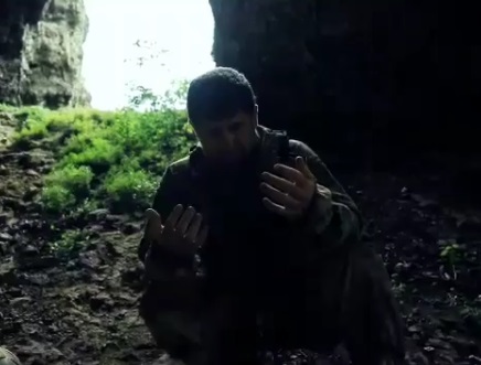 Рамзан Кадыров читает дуа в пещере
