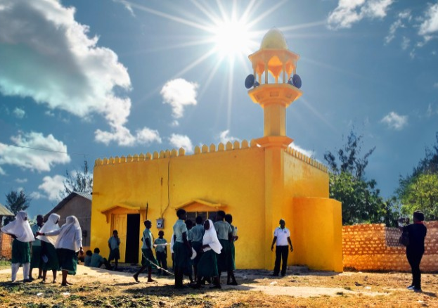 Одна из желтых мечетей Кении