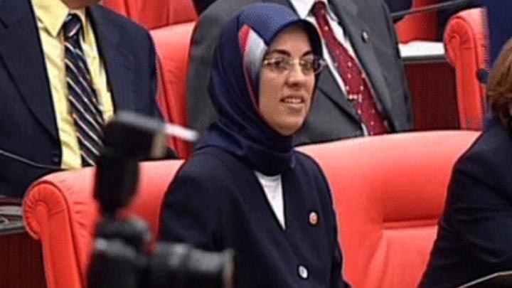 Мерве Кавакчи – первый избранный парламентарий Турции в хиджабе