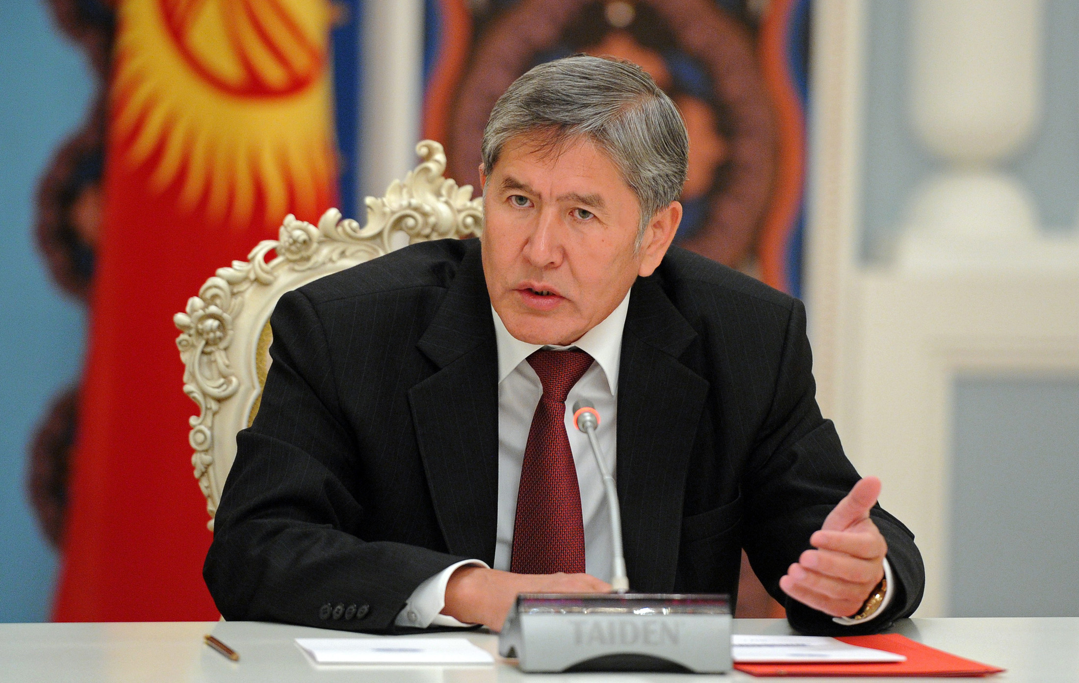 Алмазбек Атамбаев: Российская база должна уйти из Киргизии