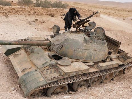Трофейный сирийский танк в руках боевиков