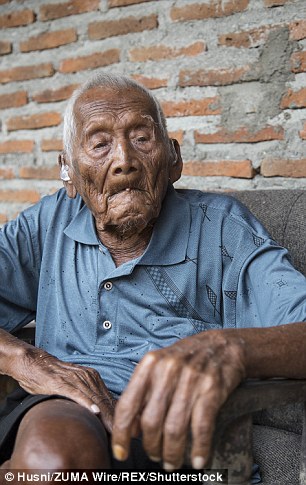 https://islamnews.ru/wp-content/uploads/2017/01/3BBA70D900000578-4078092-Mbah_Gotho_claims_to_be_the_oldest_human_ever_at_146-m-28_1483181443495.jpg