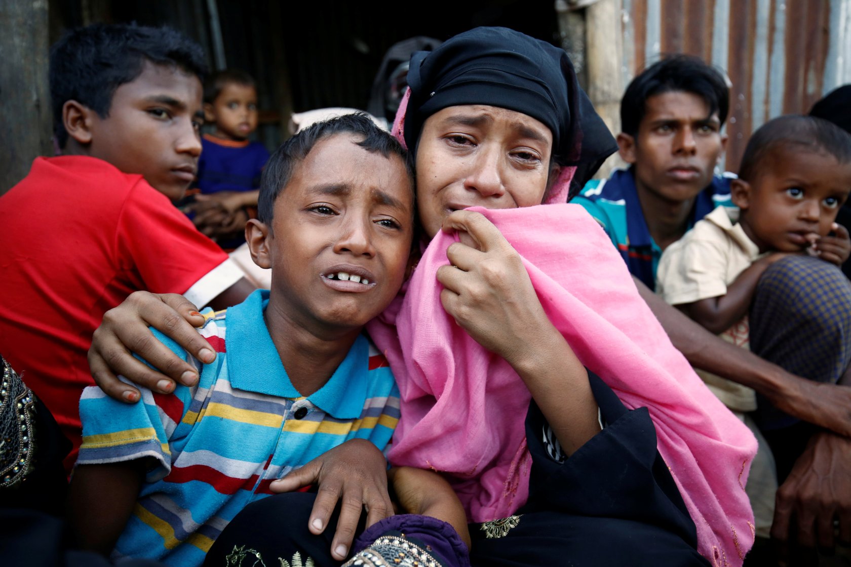 A Rohingya Muslim woman and her son cry after being caught by Border Guard Bangladesh (BGB) while illegally crossing at a border check point in Coxs Bazar  , Bangladesh, November 21, 2016. REUTERS/Mohammad Ponir Hossain     TPX IMAGES OF THE DAY - RTSSOBB