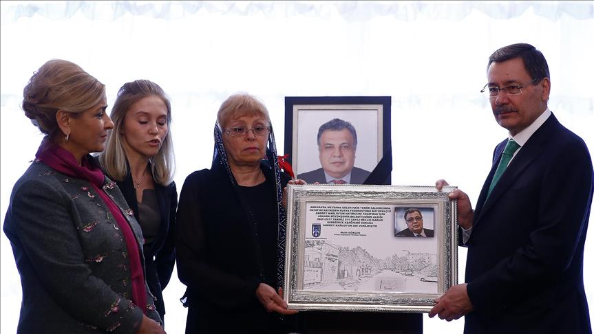 Мелих Гекчек передал супруге покойного посла России в Турции текст решения