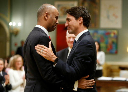 Премьер-министр Канады Джастин Трюдо поздравляет Хуссена с назначением