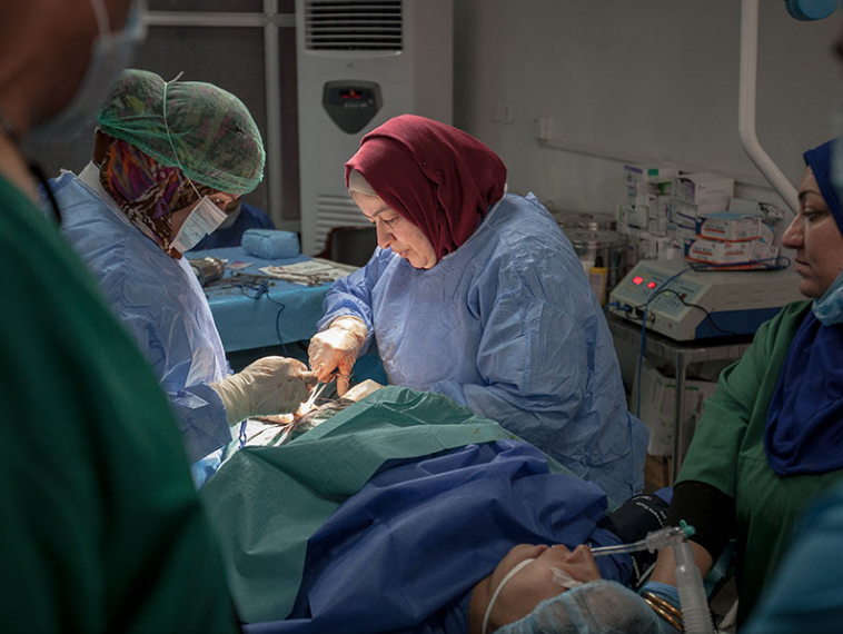 Операционная в больнице иракского города
