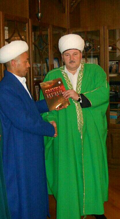 Узбекские богословы распространяют в России книгу «Смута ИГИЛ»