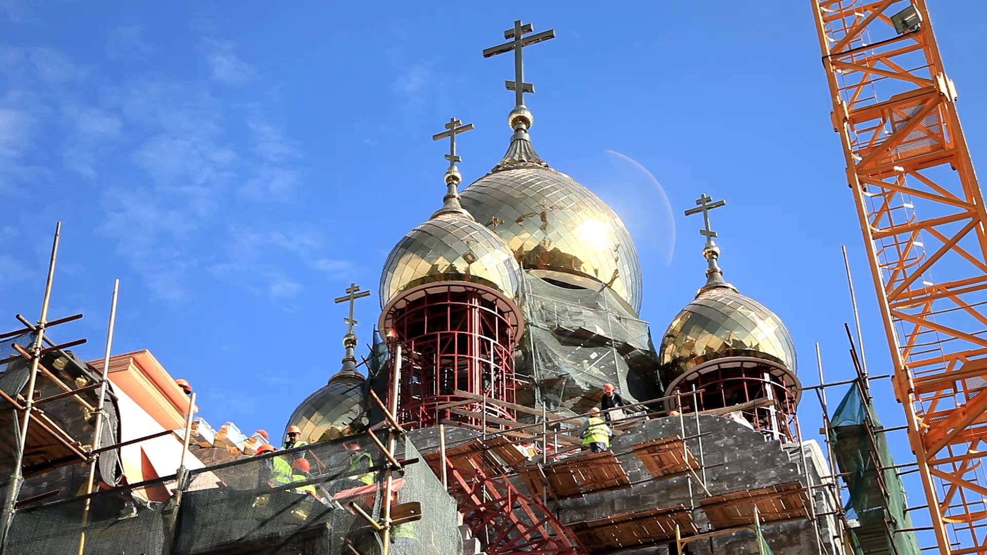 Двести новых церквей «шаговой доступности» согласованы и строятся в Москве. Фото: i.ytimg.com