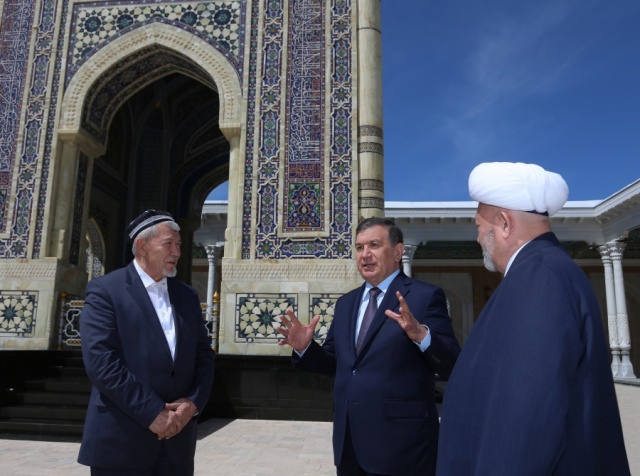 Президент Узбекистана и имамы