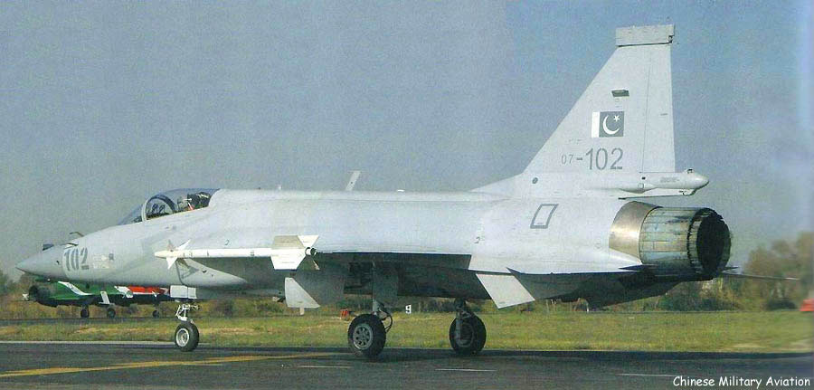 Истребитель FС-1 с опознавательными знаками Пакистана