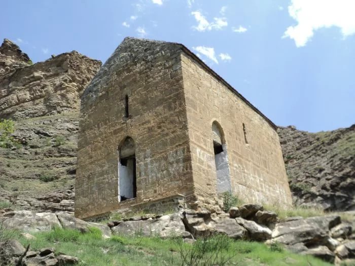 Христианский храм X—XI  века близ селения Датуна