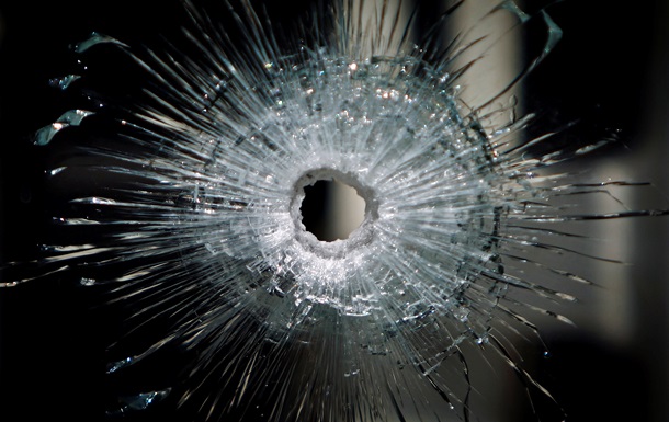 Неизвестные обстреляли автомобиль