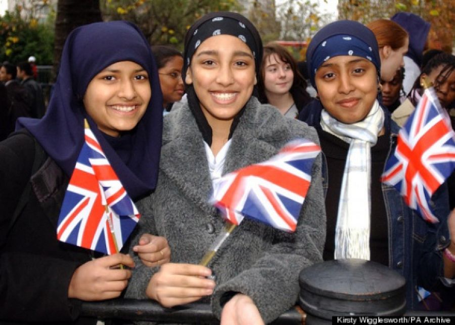 Злоумышленники грозятся облить мусульманок в Англии кислотой