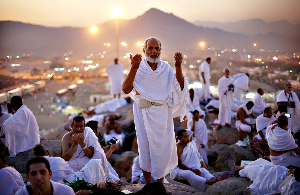 Паломники во время совершения хаджа